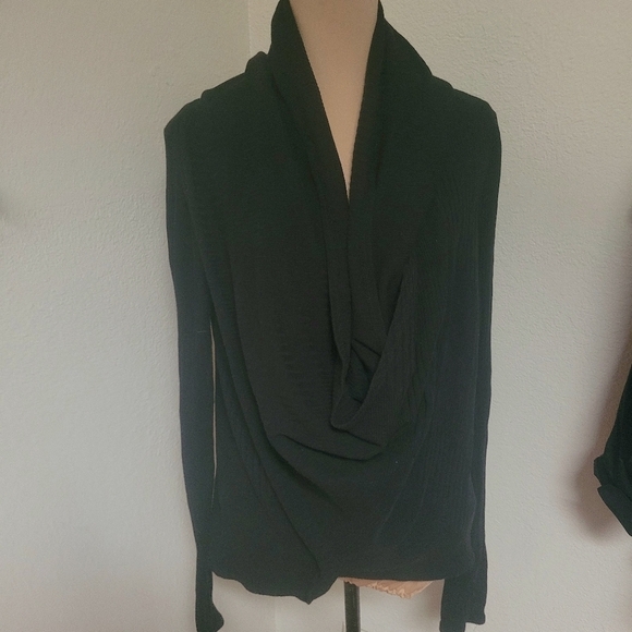 Fabletics Wrap Cardigan Black - Picture 2 of 5